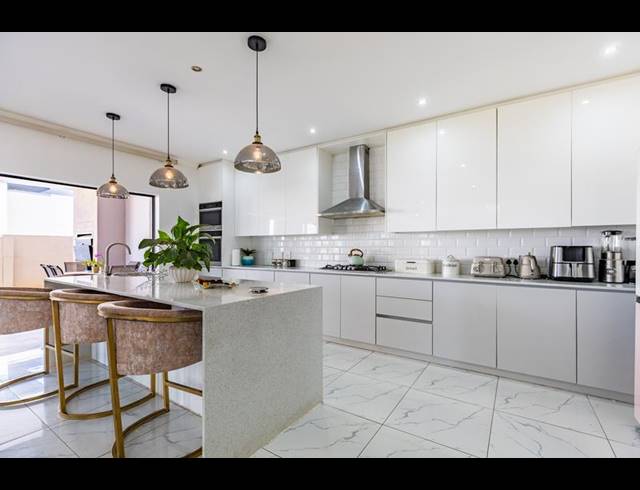 4 BEDROOM HOUSE FOR SALE IN LOMBARDY ESTATE